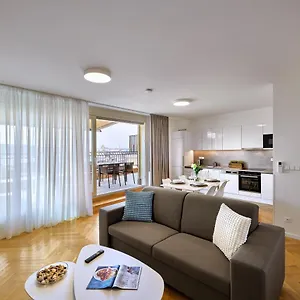 4* Апарт-отель Downtown Rubesova